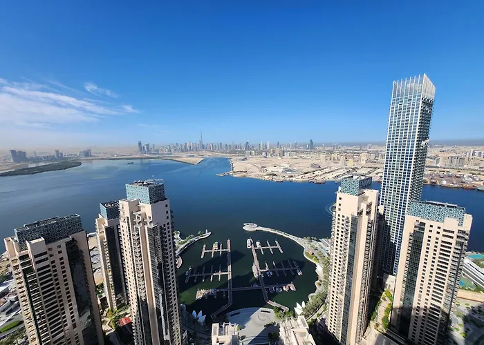 Airy 5-Bedrooms Apartment At Harbour Views With Stunning Scenery Of Dubai Creek!