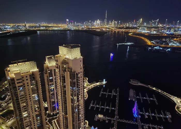 Airy 5-Bedrooms Apartment At Harbour Views With Stunning Scenery Of Dubai Creek!