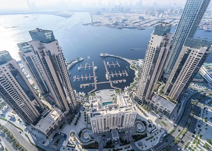 Airy 5-Bedrooms Apartment At Harbour Views With Stunning Scenery Of Dubai Creek!